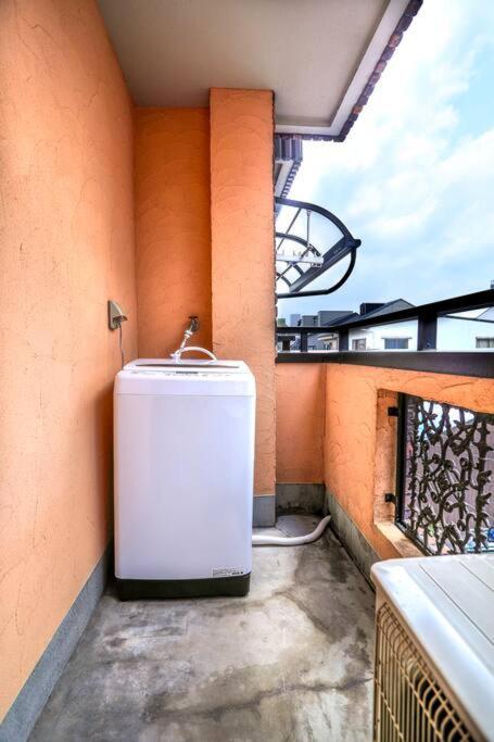鶴橋駅徒歩2分 トイレ浴室複数あり3階建て一軒家車庫付き Apartment Осака Екстериор снимка
