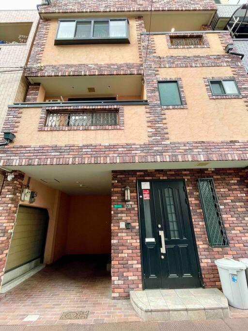 鶴橋駅徒歩2分 トイレ浴室複数あり3階建て一軒家車庫付き Apartment Осака Екстериор снимка