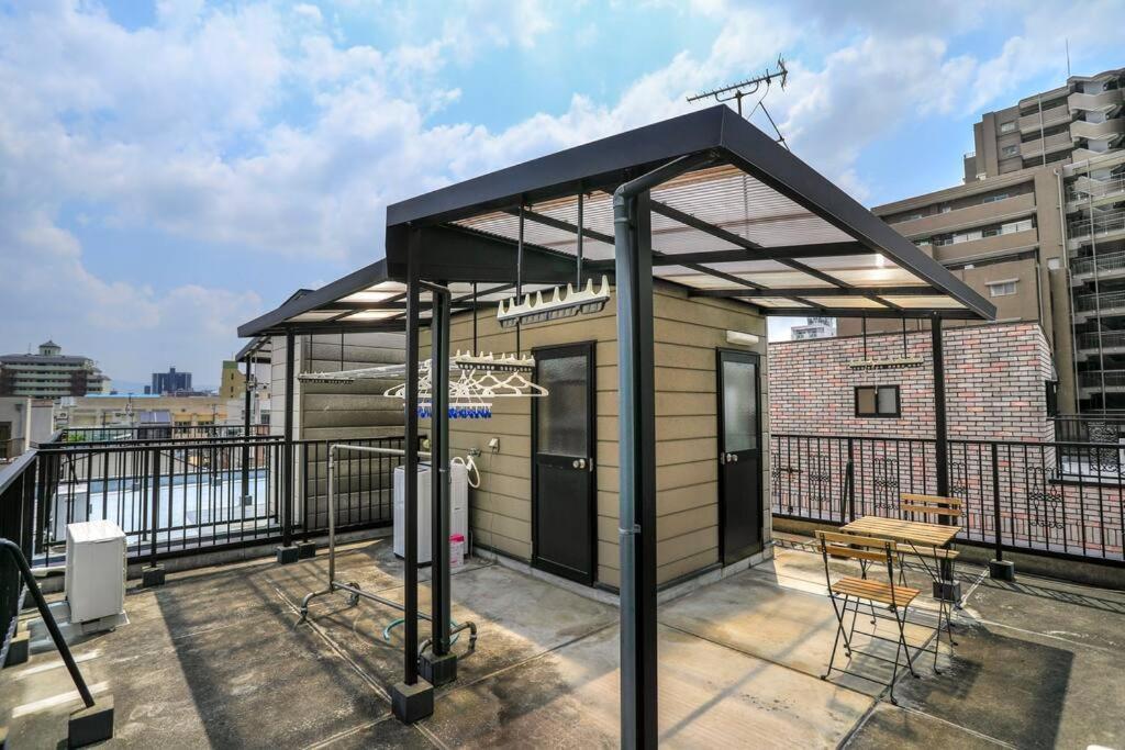 鶴橋駅徒歩2分 トイレ浴室複数あり3階建て一軒家車庫付き Apartment Осака Екстериор снимка